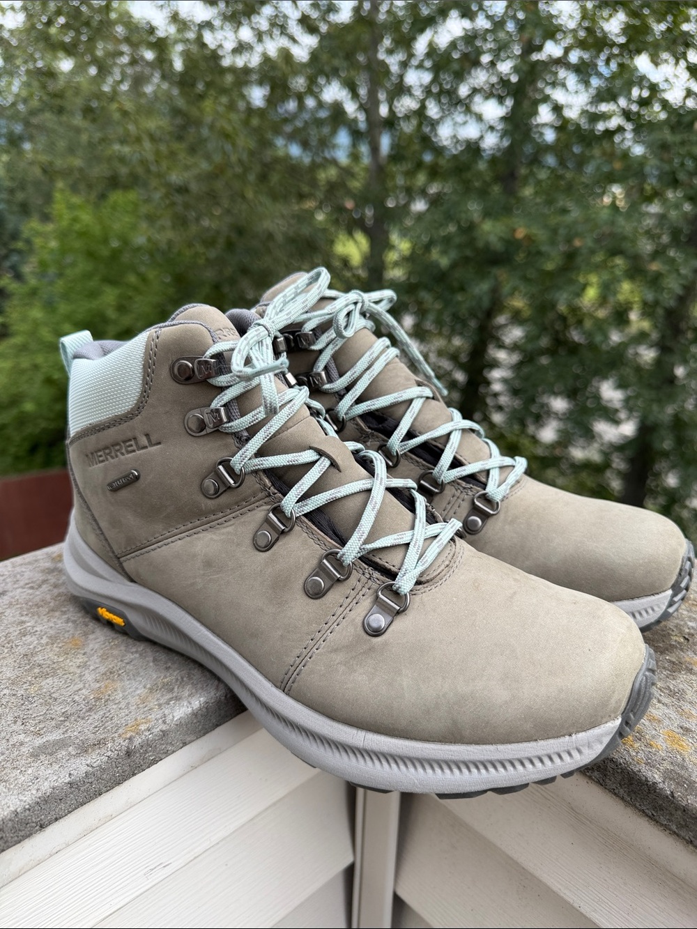 Merrell Women's Taupe Hiking Boots with Mint Laces/ Lightweight Hiking
